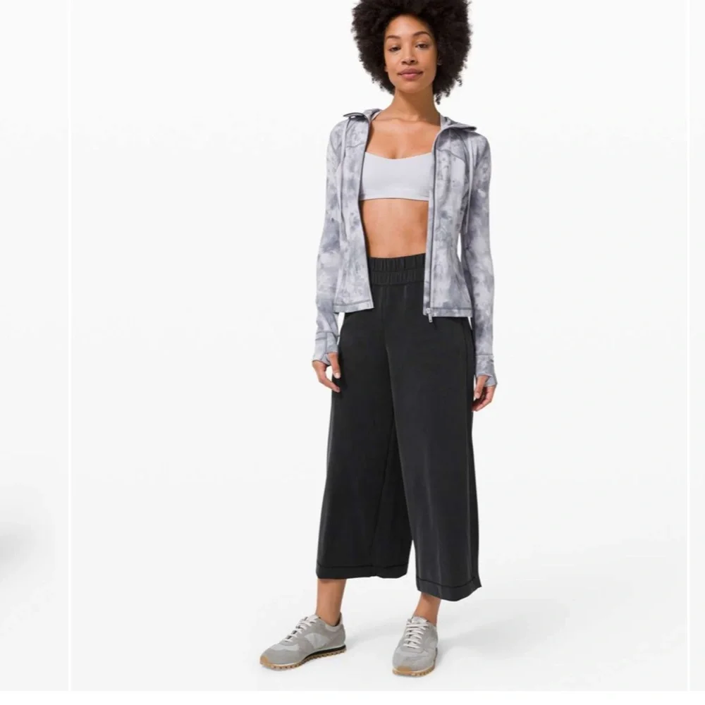 Lululemon Seek Softness Mid Rise Crop Black
